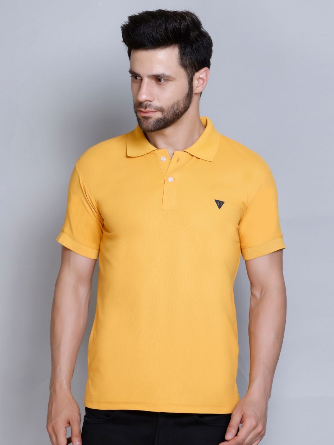 

Deefab Men Pockets T-shirt, Yellow