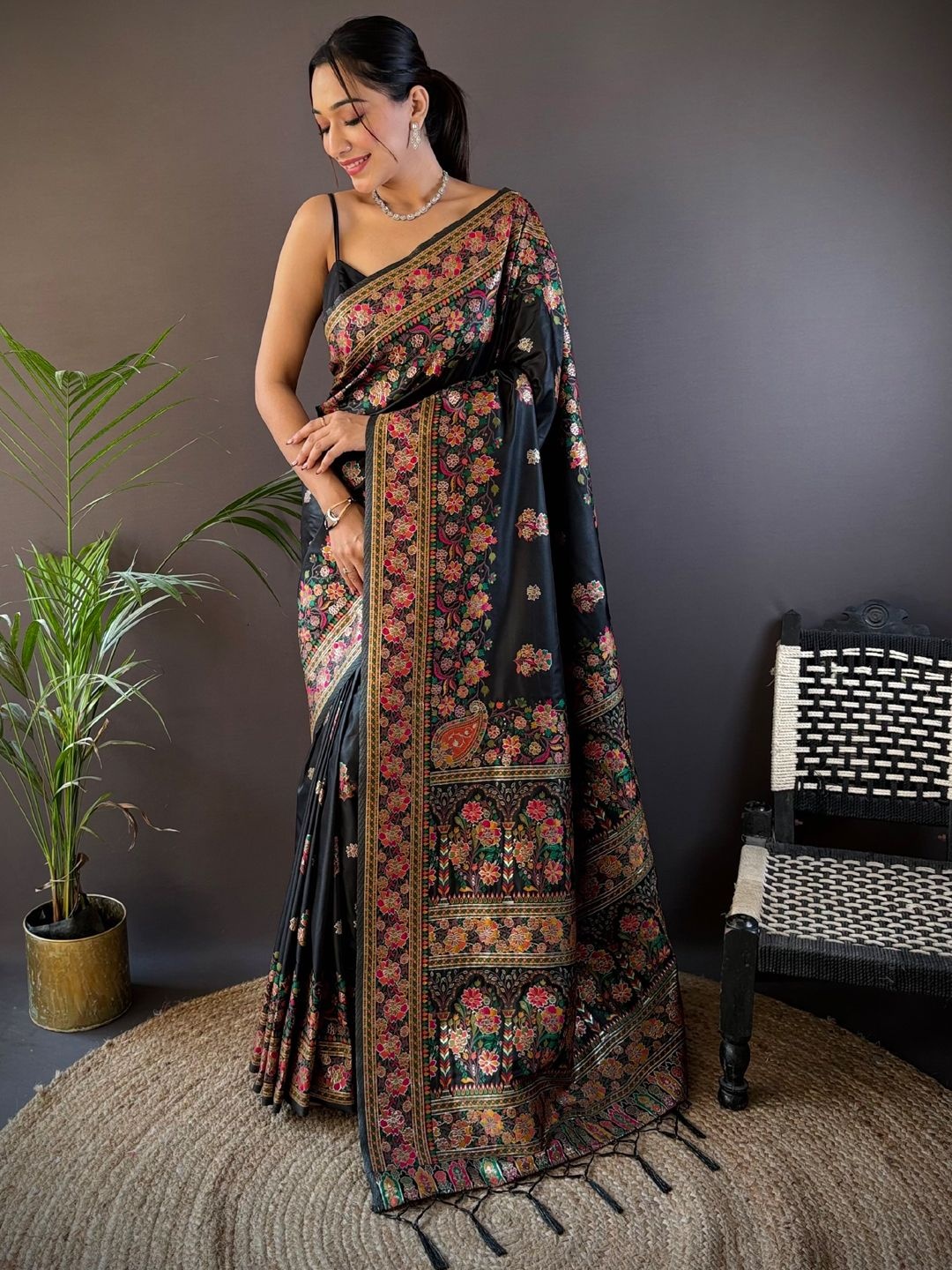 

LeeliPeeri Designer Woven Design Zari Pashmina Saree, Black