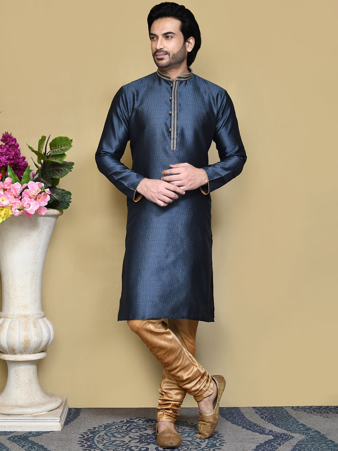 

RANAK Men Embroidered Regular Kurta with Pyjamas, Grey