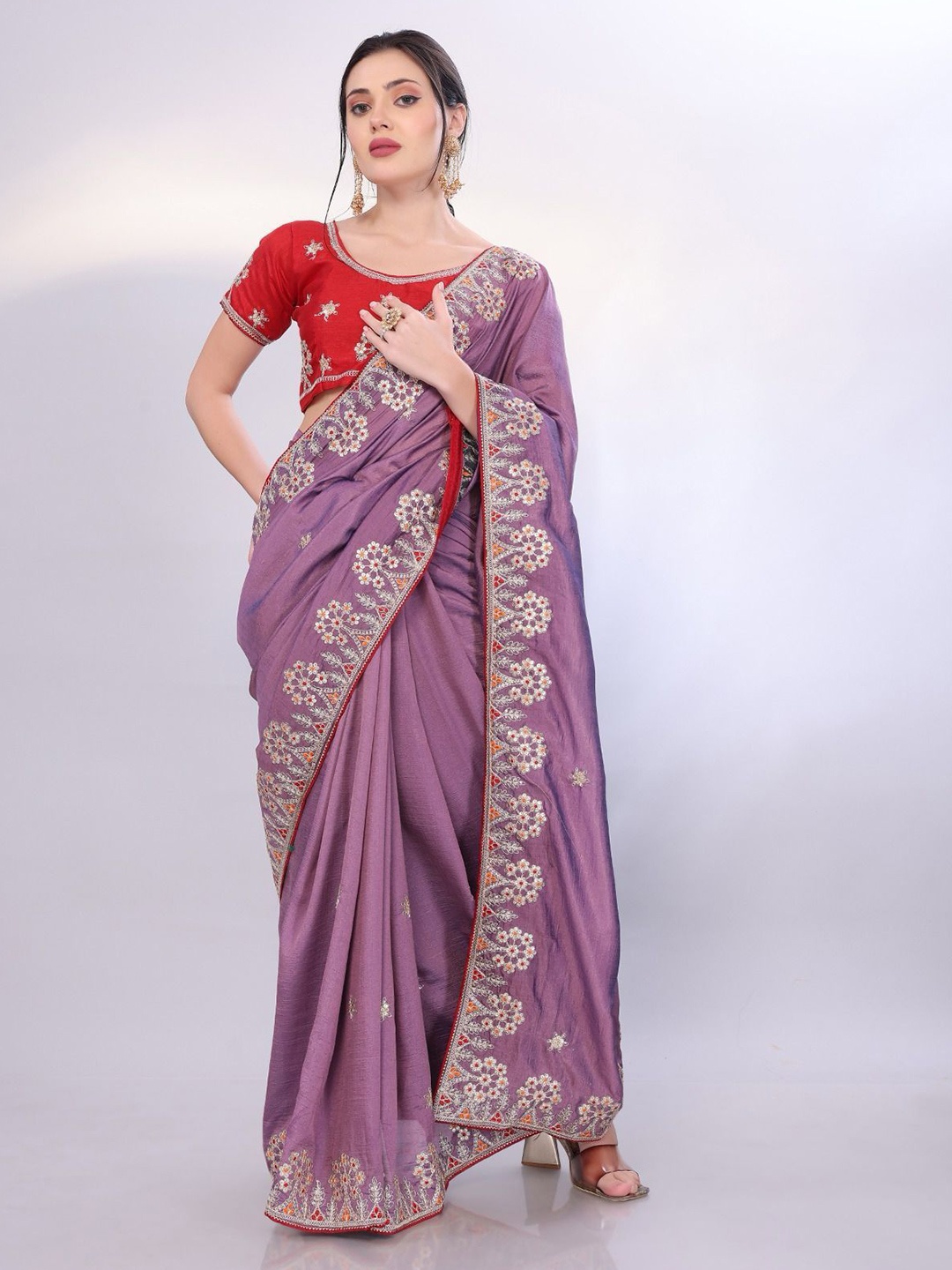 

VenderVilla Floral Sequinned Silk Blend Saree, Purple