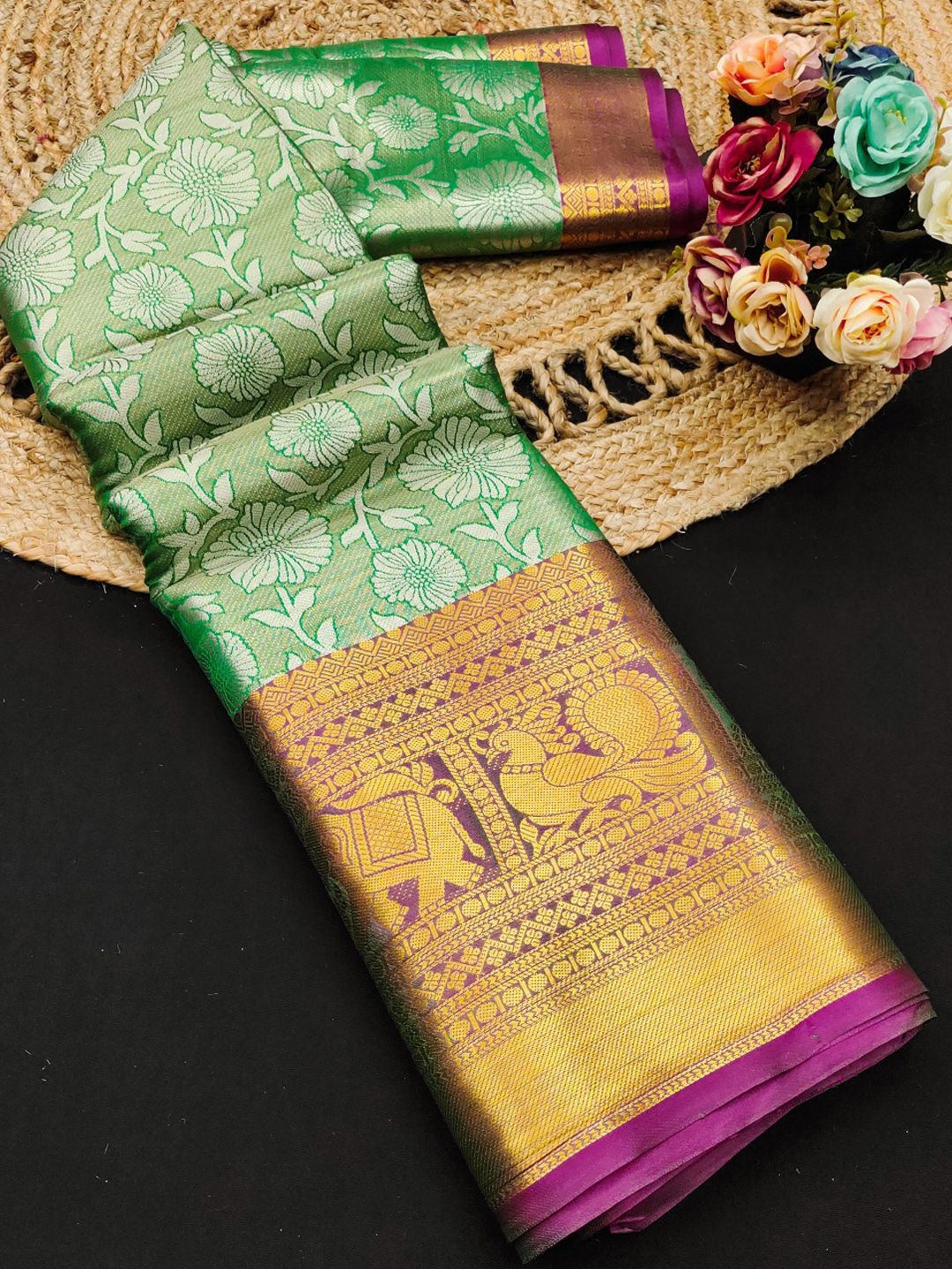 

yourwish Floral Zari Pure Silk Kanjeevaram Saree, Green