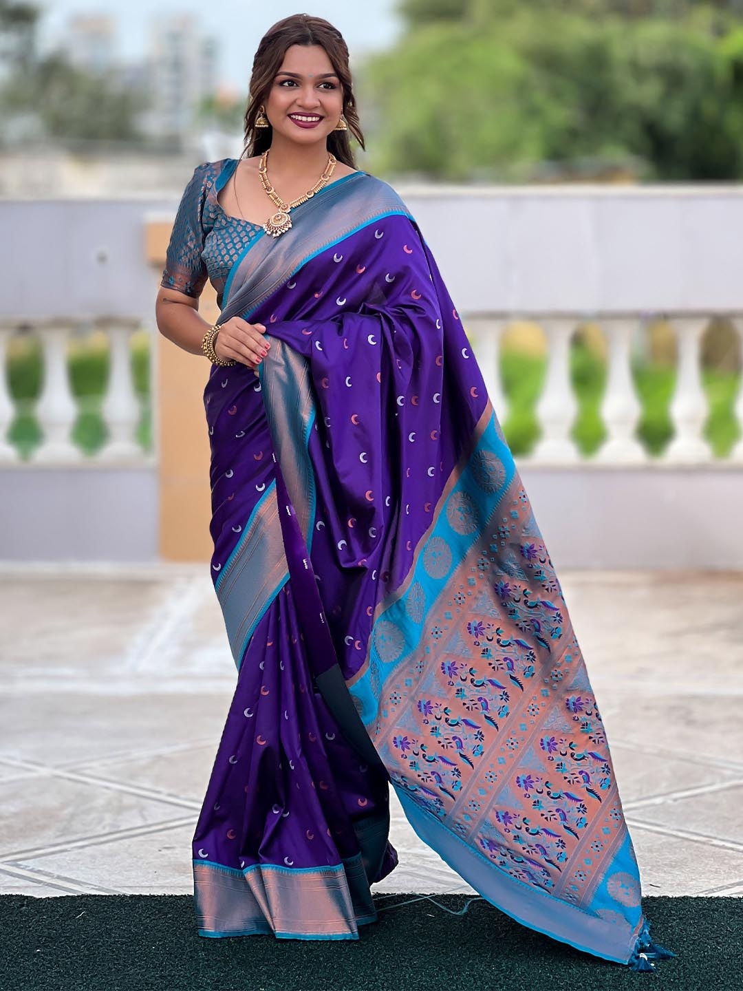 

Divyadham Textiles Woven Design Zari Pure Silk Paithani Saree, Violet