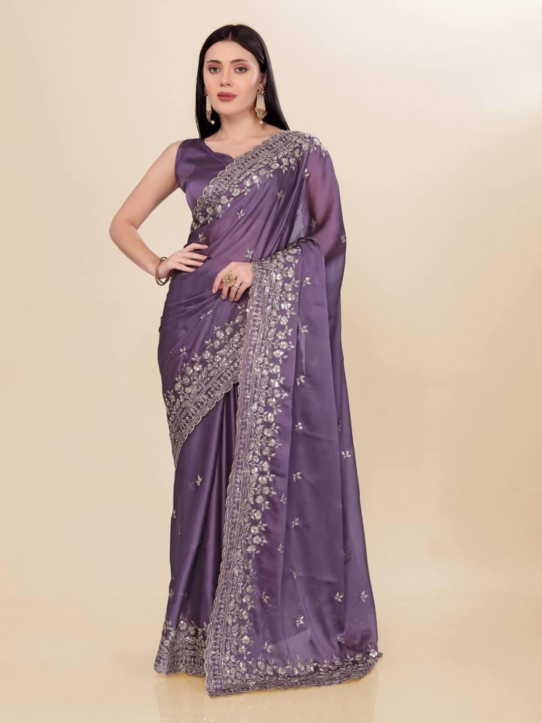 

VenderVilla Floral Sequinned Saree, Purple