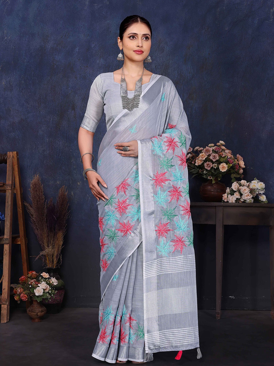

NEGRONI Floral Embroidered Pure Linen Bhagalpuri Saree, Grey