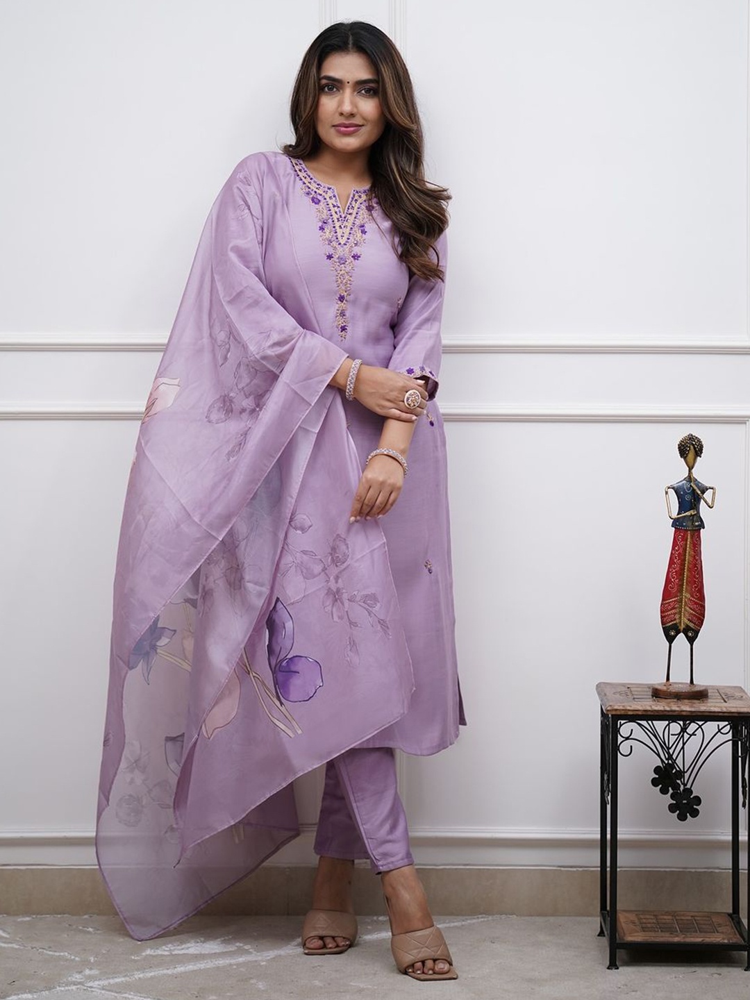 

ZIBLON Women Floral Embroidered Regular Thread Work Kurta with Trousers & With Dupatta, Purple