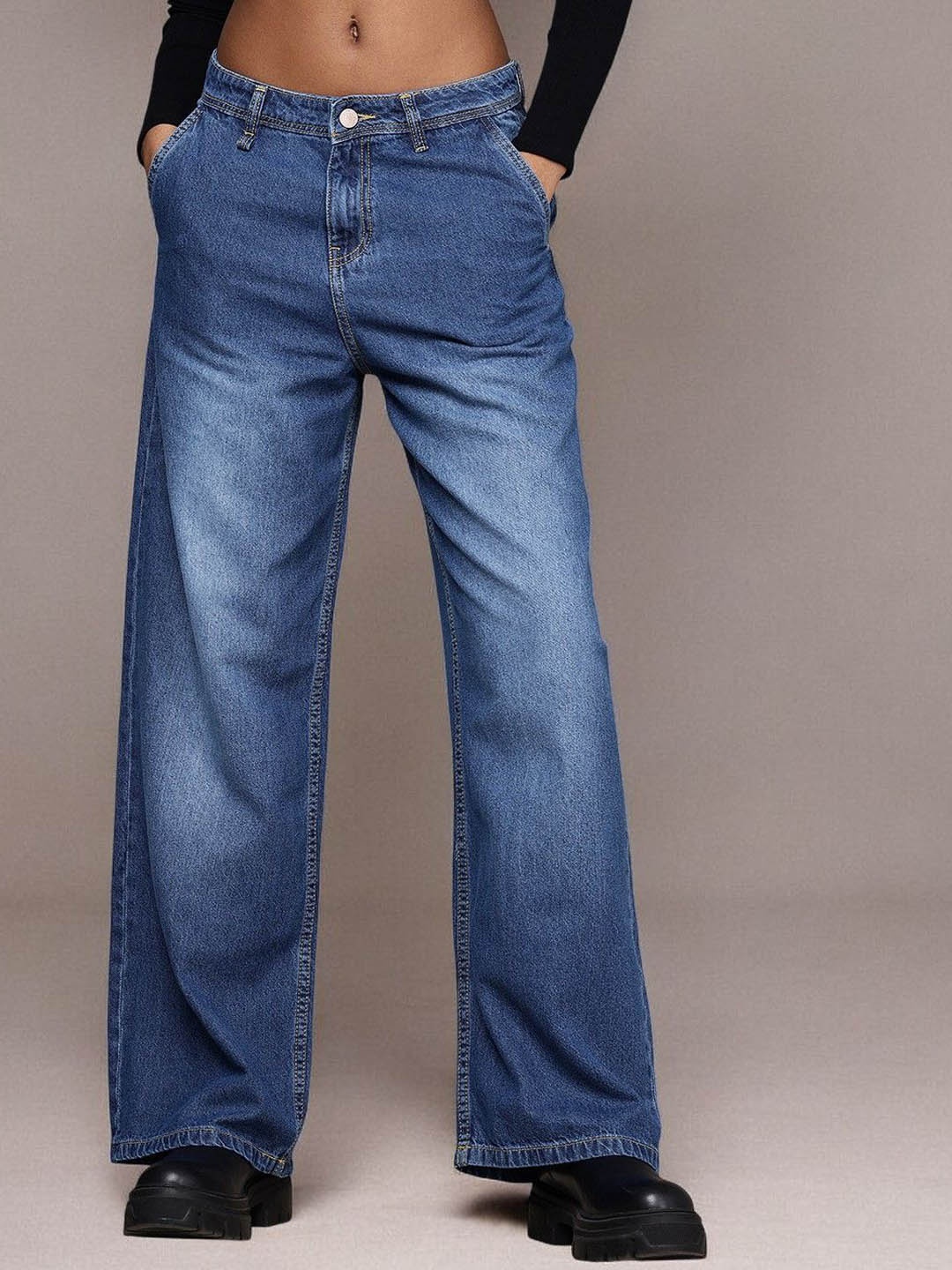 

Chemistry Women Flared Low-Rise Slash Knee Light Fade Jeans, Blue