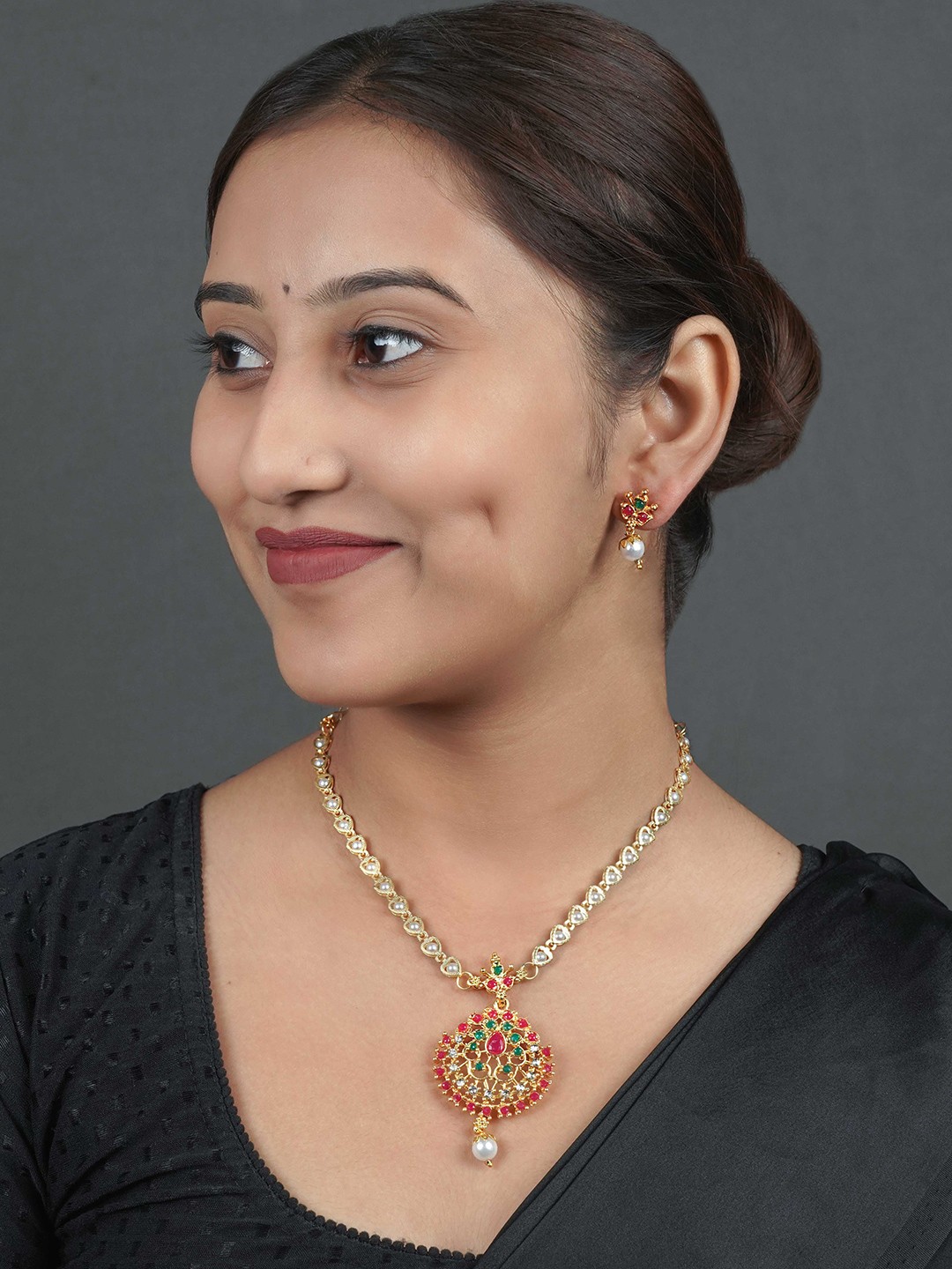 

LAFORWORD Gold-Plated Stone Studded & Beaded Jewellery Set