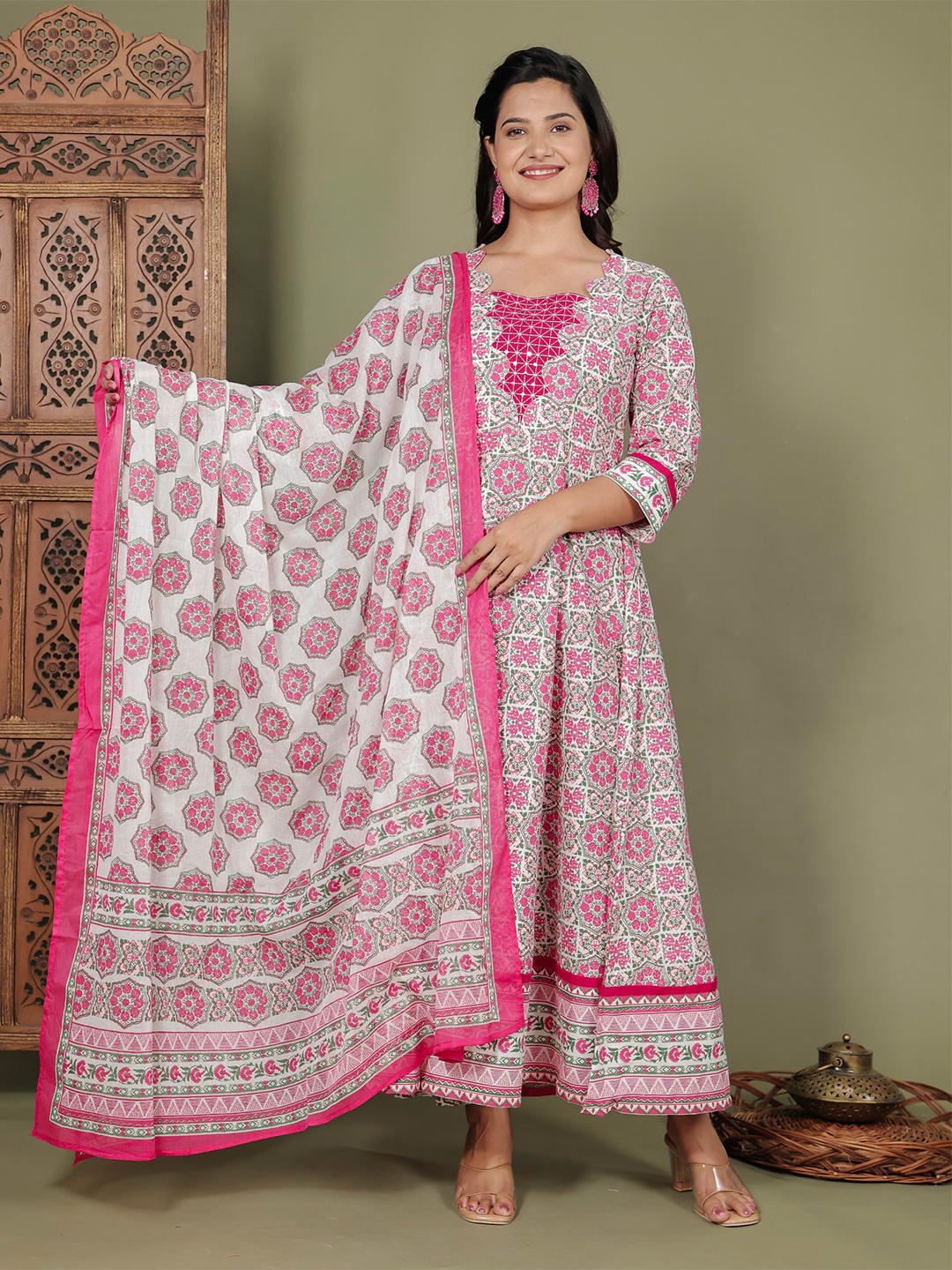 

Aramya Women Printed Panelled Pure Cotton Kurta with Trousers & With Dupatta, Pink