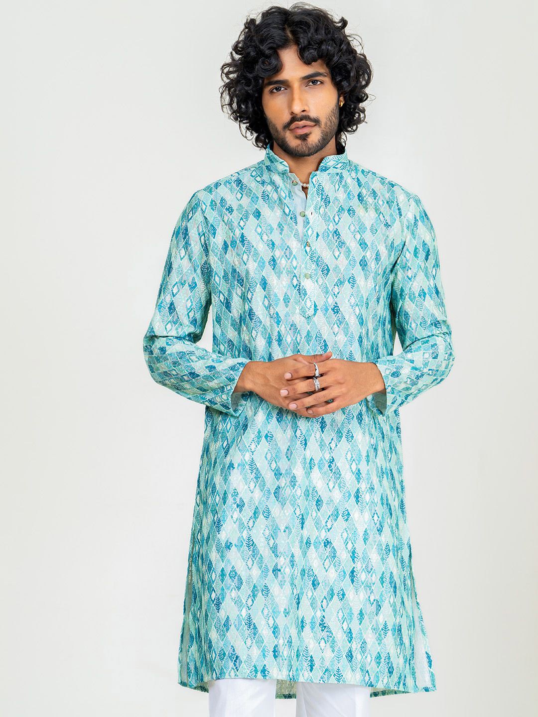 

Tistabene Men Dyed Thread Work Handloom Kurta, Green