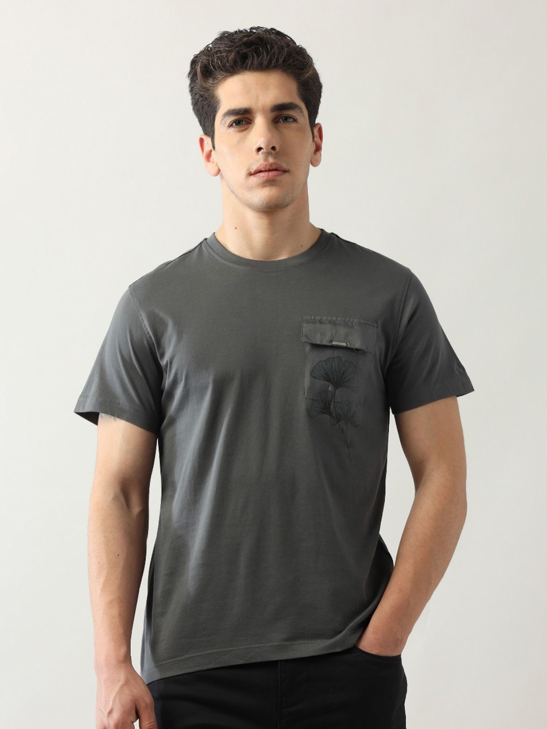 

Arrow New York Men T-shirt, Grey