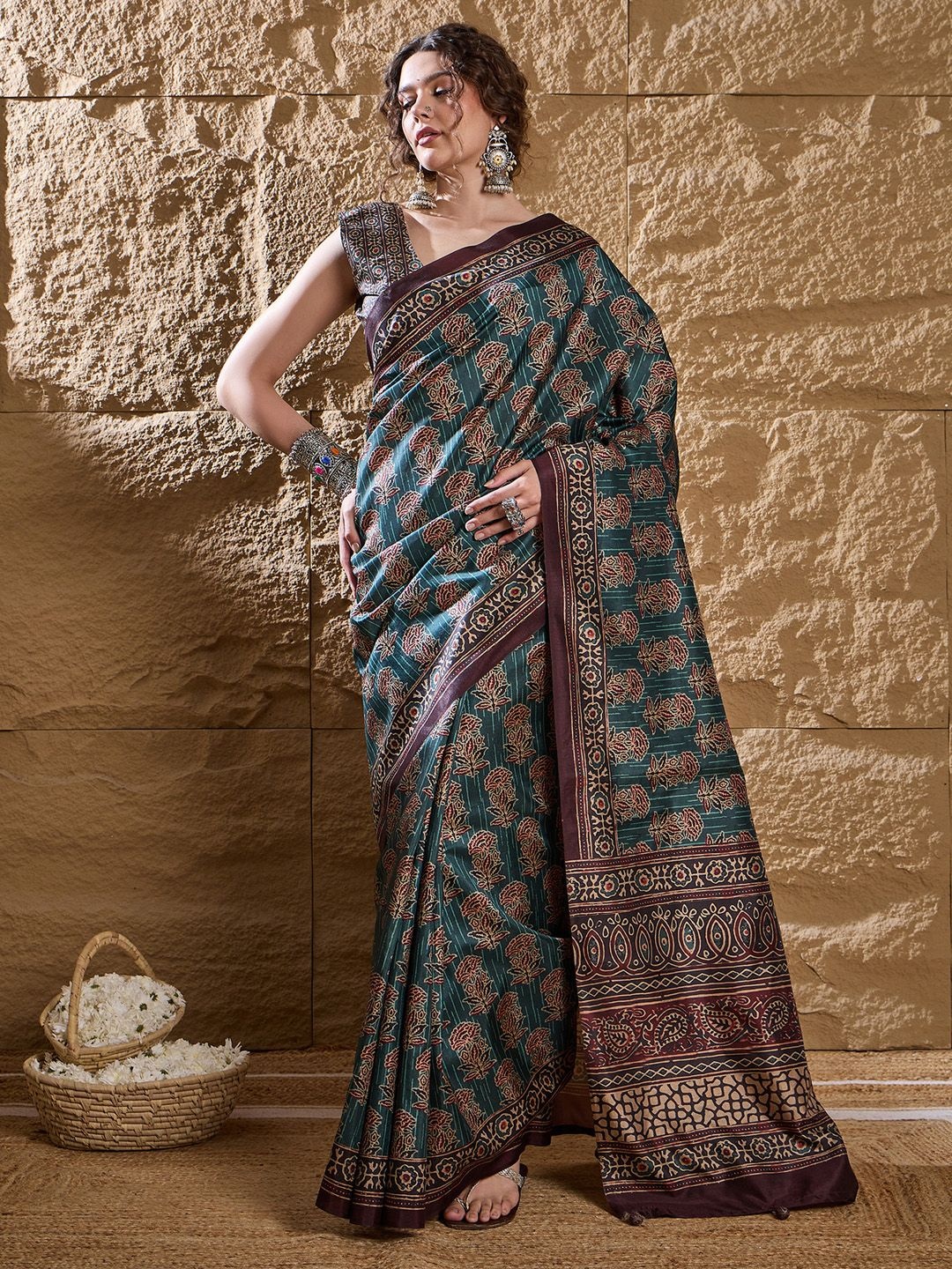 

Mitera Bagh Silk Blend Bagh Saree, Teal