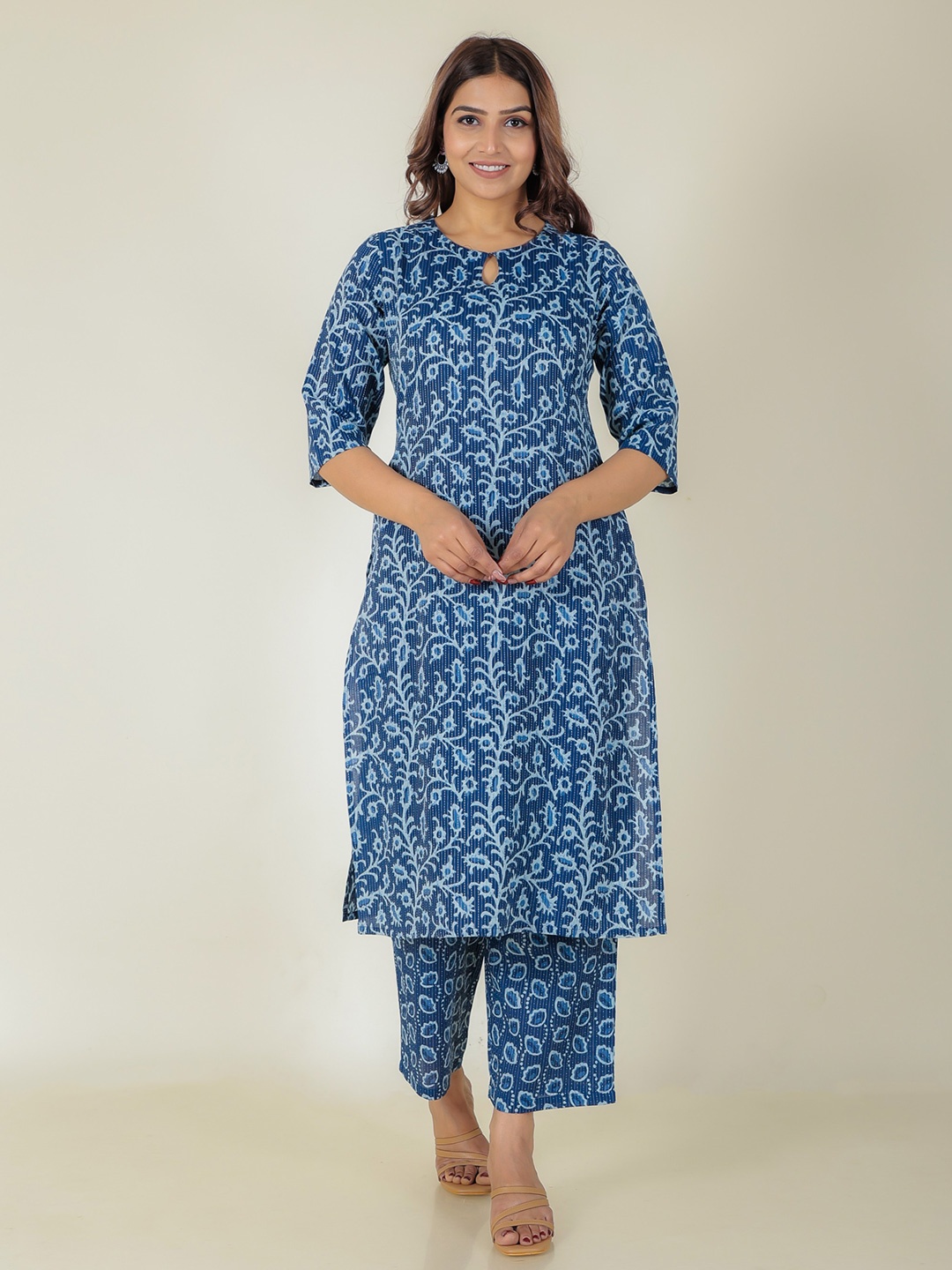 

Aramya Women Floral Printed Regular Pure Cotton Kurta with Trousers, Blue