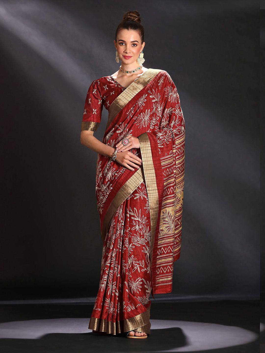 

Mitera Floral Zari Silk Blend Sungudi Saree, Maroon