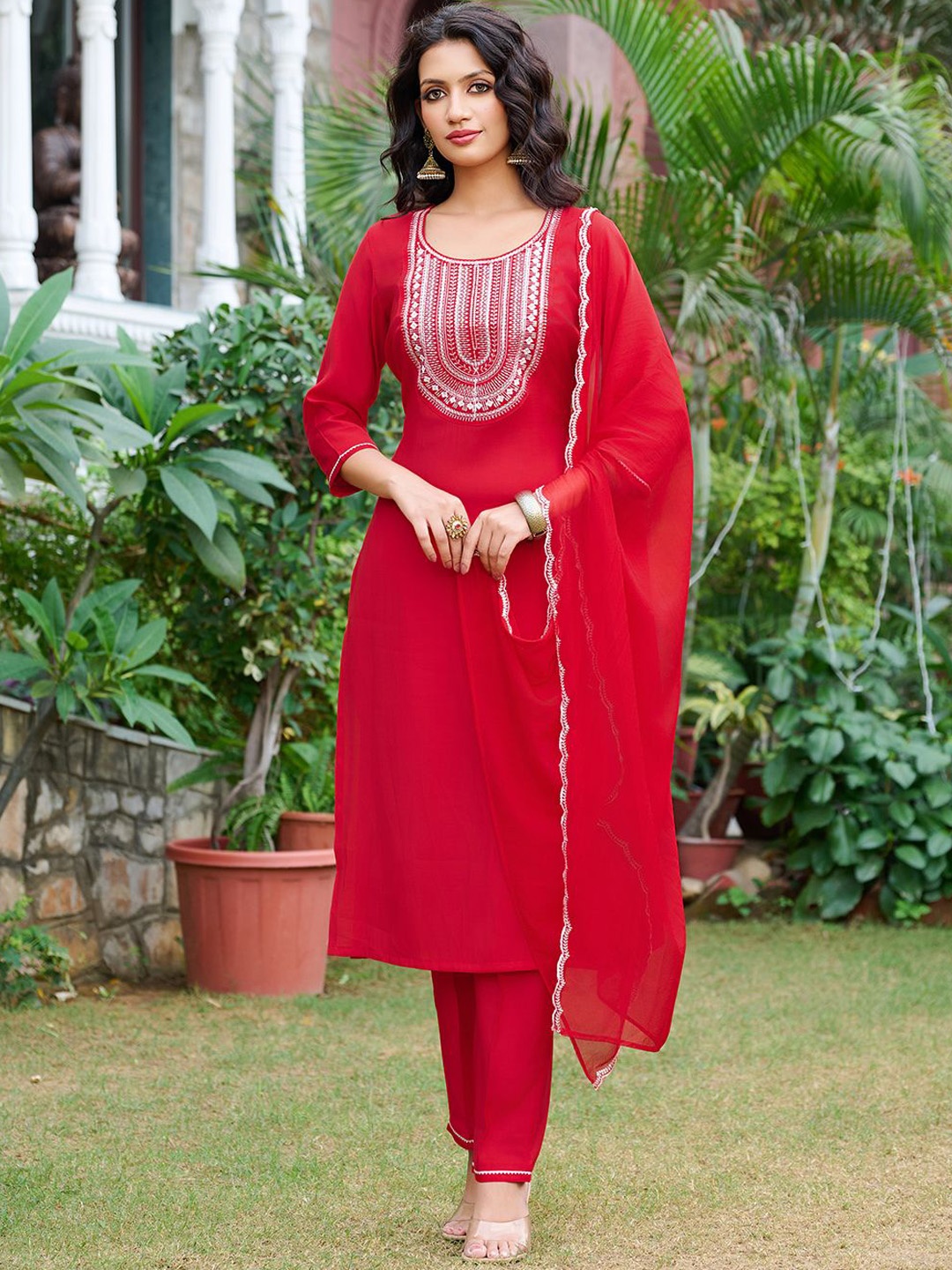 

Moda Rapido Women Floral Regular Kurta with Trousers & With Dupatta, Red