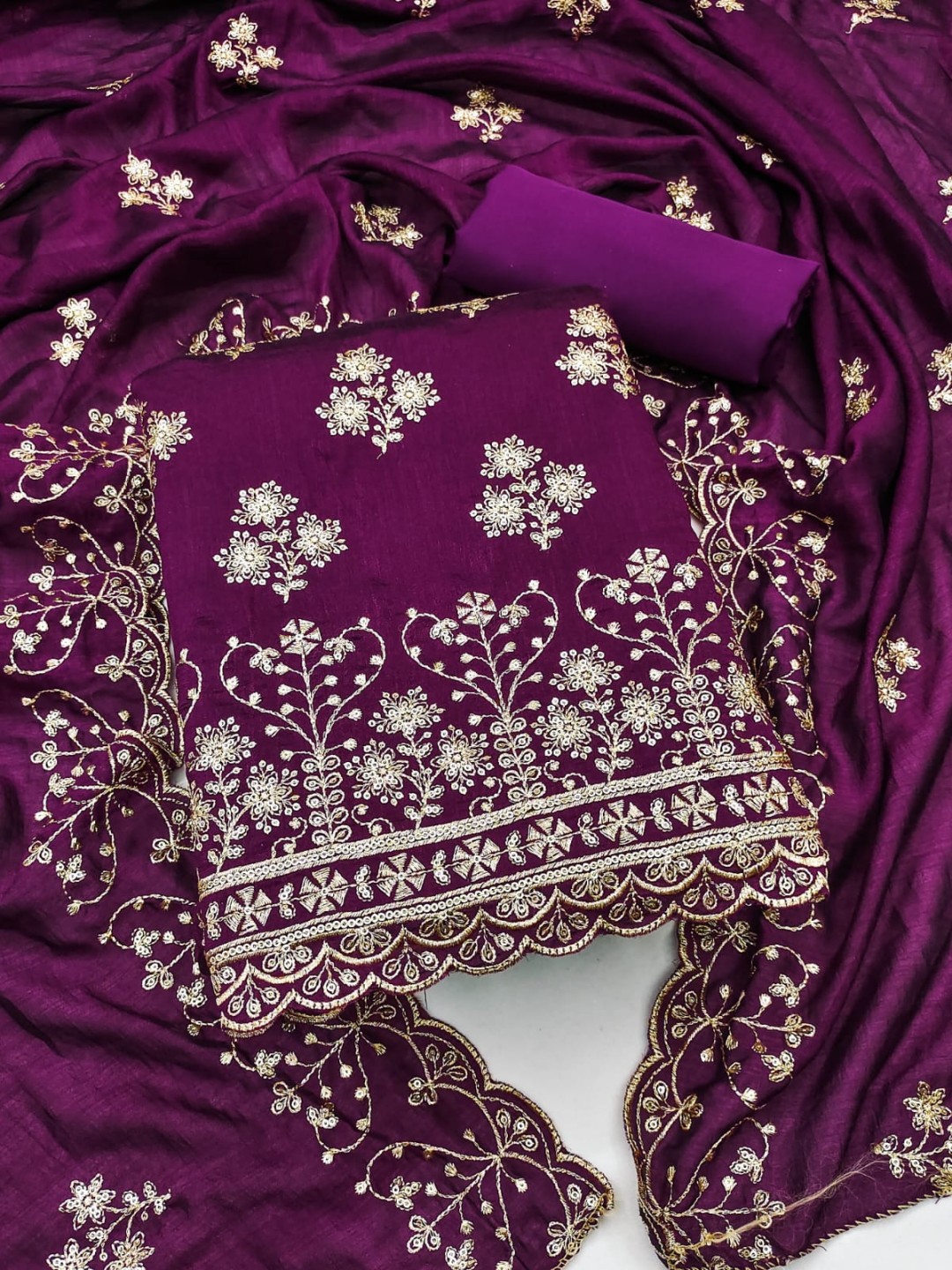 

SWARNGANGA TEX Floral Embroidered Sequinned Georgette Unstitched Dress Material, Purple