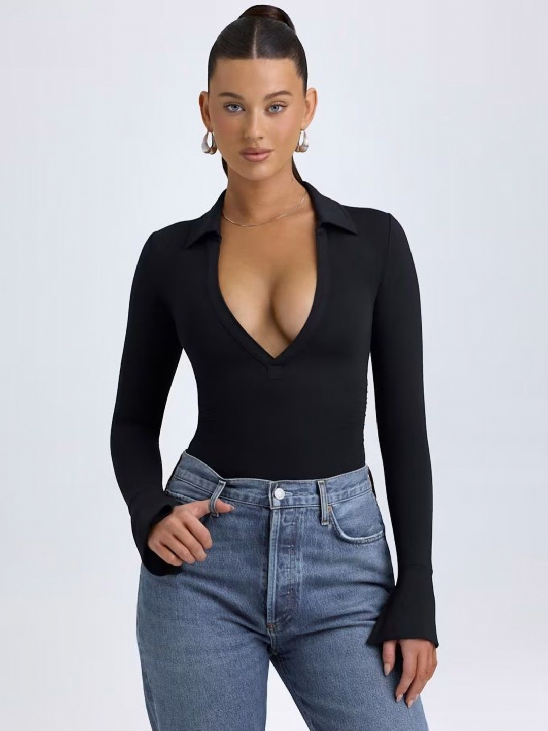 

TRAQUILA Women V-Neck Slim Fit T-shirt, Black