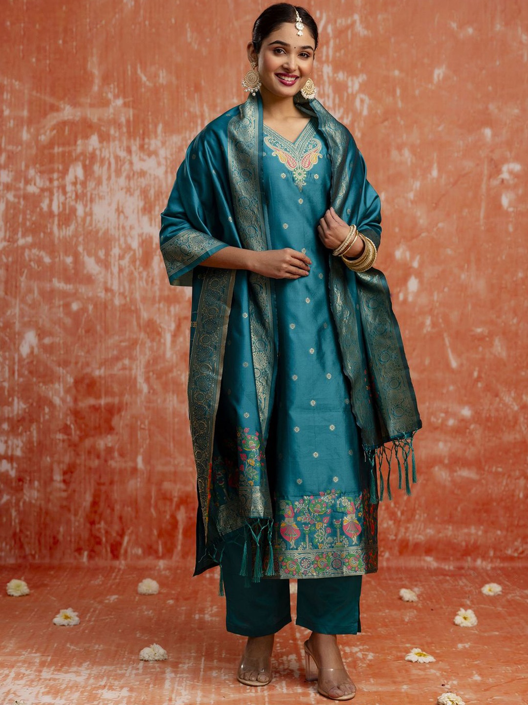 

VredeVogel Women Embroidered Regular Kurta with Trousers & With Dupatta, Green