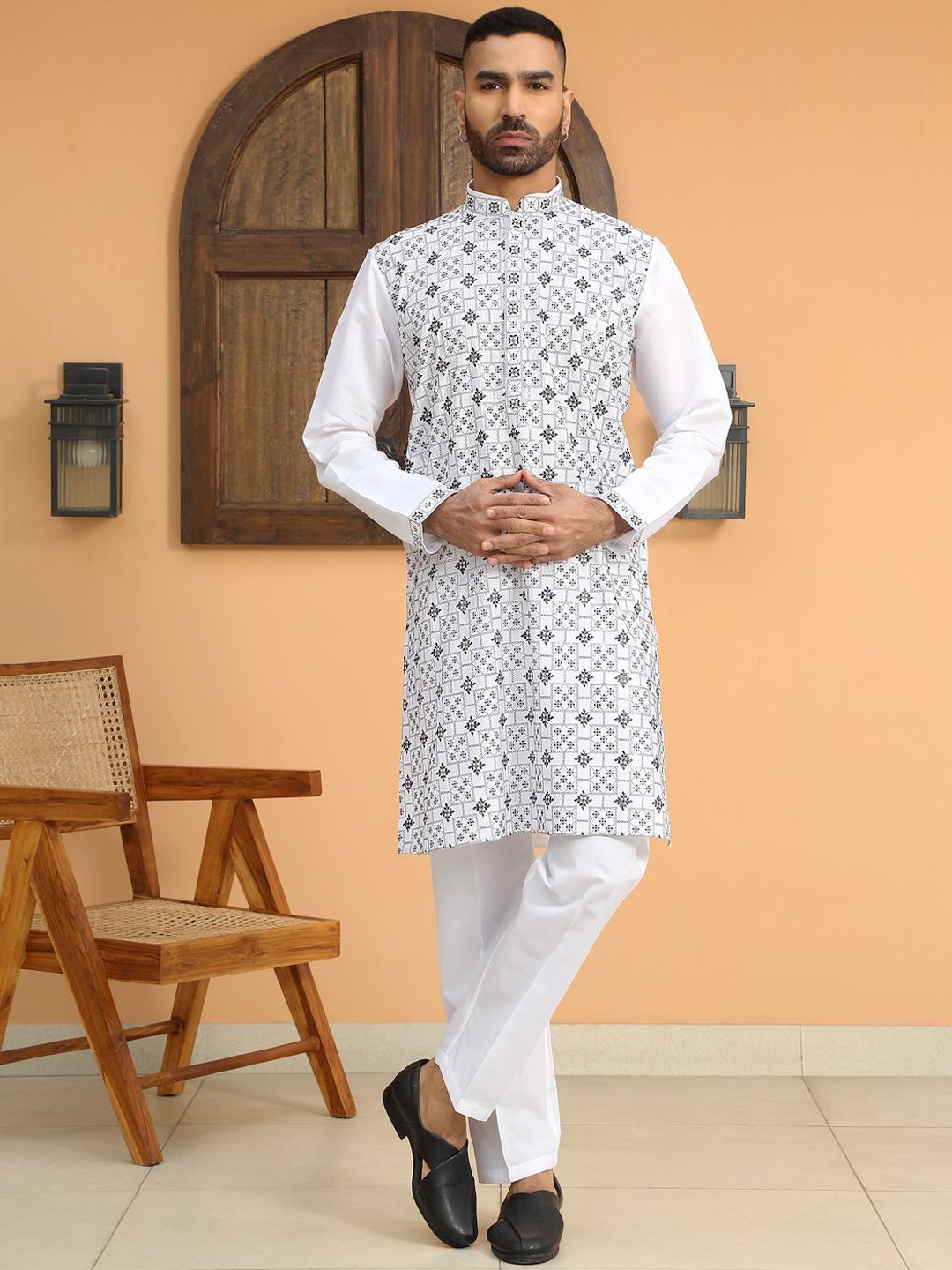 

KRAFT INDIA LUXE Men Ethnic Motifs Embroidered Regular Chikankari Kurta with Trousers, White