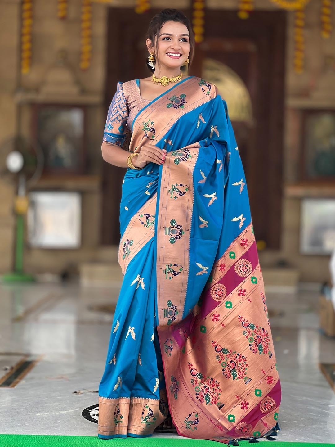 

Divyadham Textiles Woven Design Zari Pure Silk Banarasi Saree, Burgundy