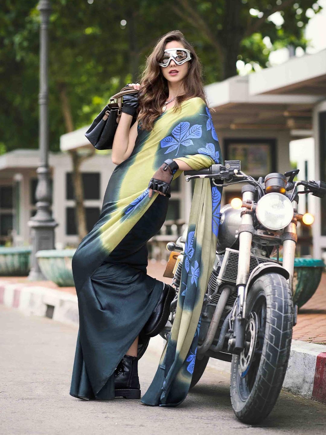

DIVASTRI Floral Satin Saree, Teal