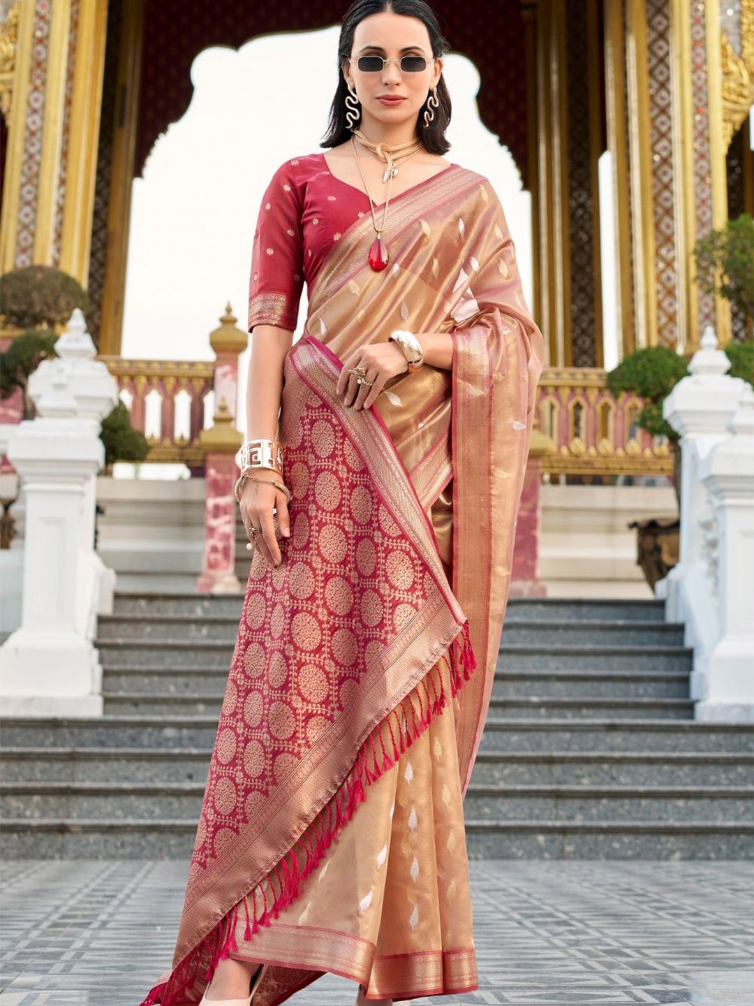 

DEVATITHI Woven Design Zari Tissue Saree, Red