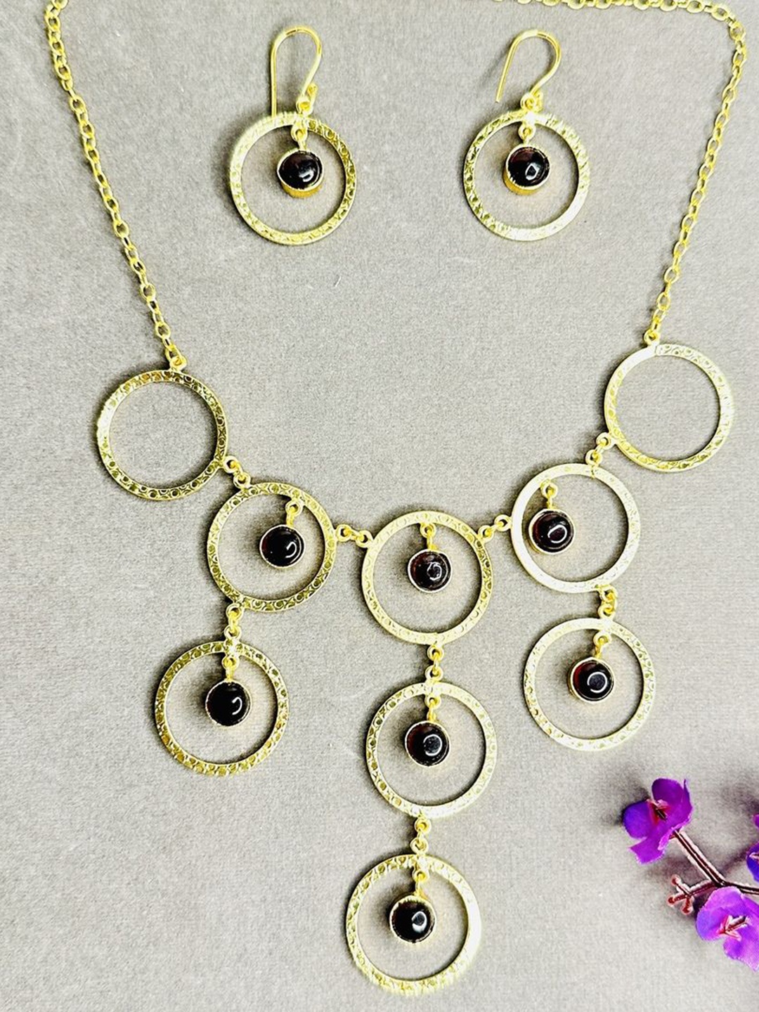 

Stridhan Druzy Stone-Studded Jewellery Set, Gold