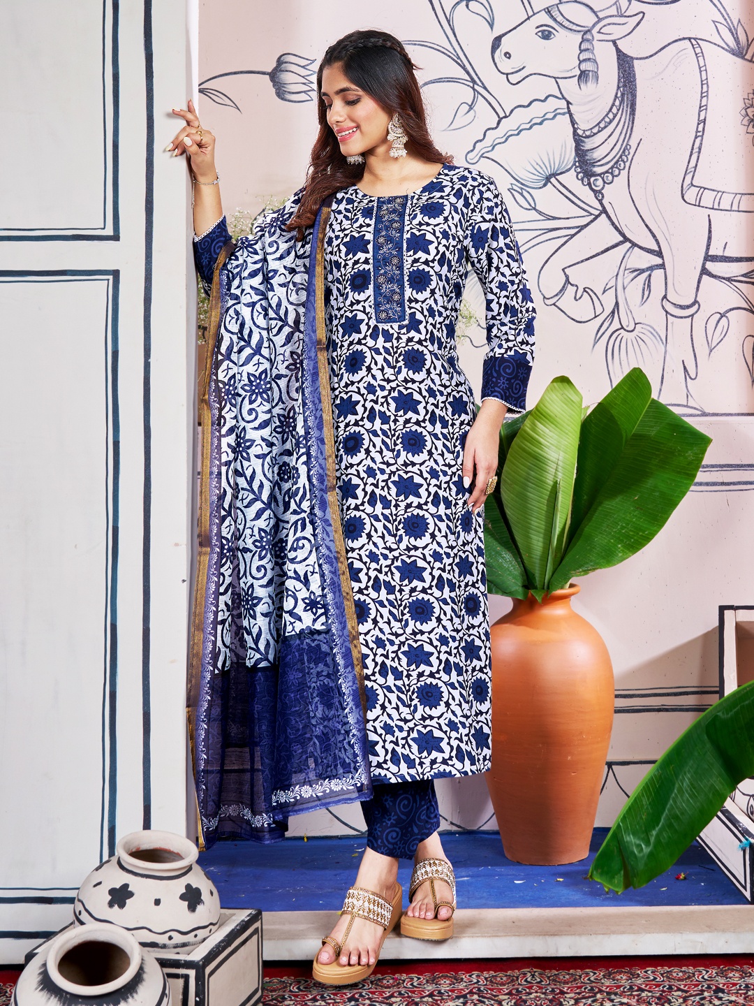 

HI FI NX Women Floral Printed Regular Kurta with Trousers & With Dupatta, Blue