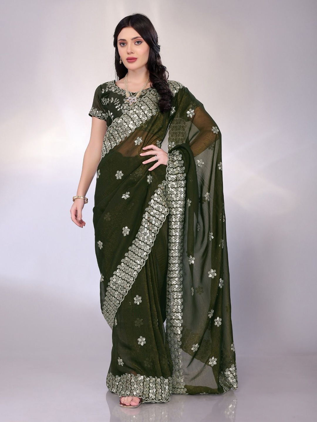 

VenderVilla Floral Sequinned Silk Blend Saree, Olive