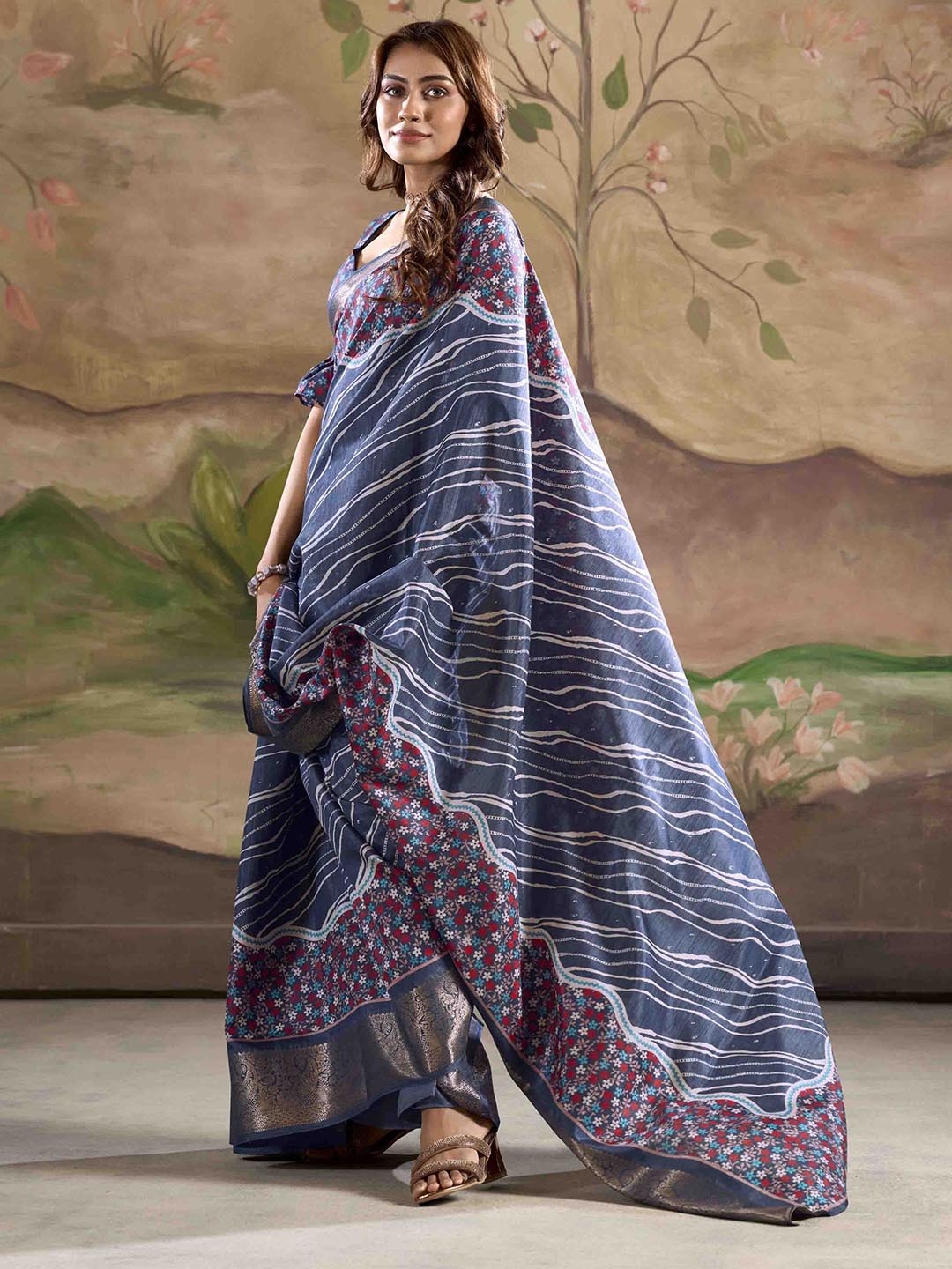 

DIVASTRI Striped Zari Silk Blend Saree, Navy blue