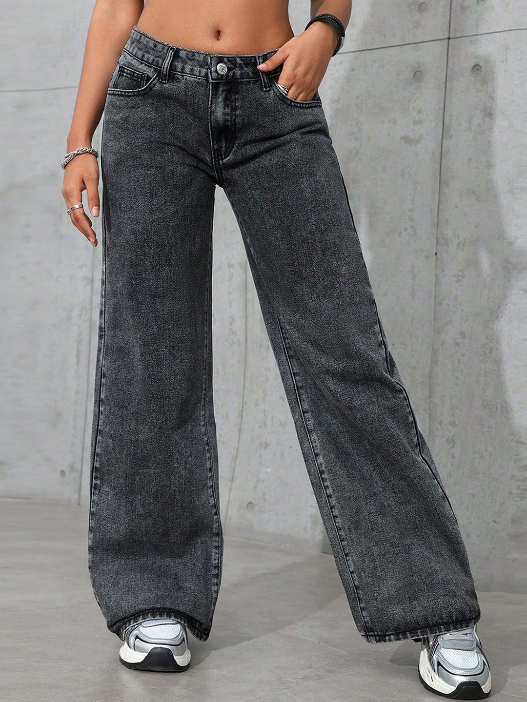 

DressBerry Women Comfort Straight Fit High-Rise Light Fade Acid Wash Stretchable Jeans, Black