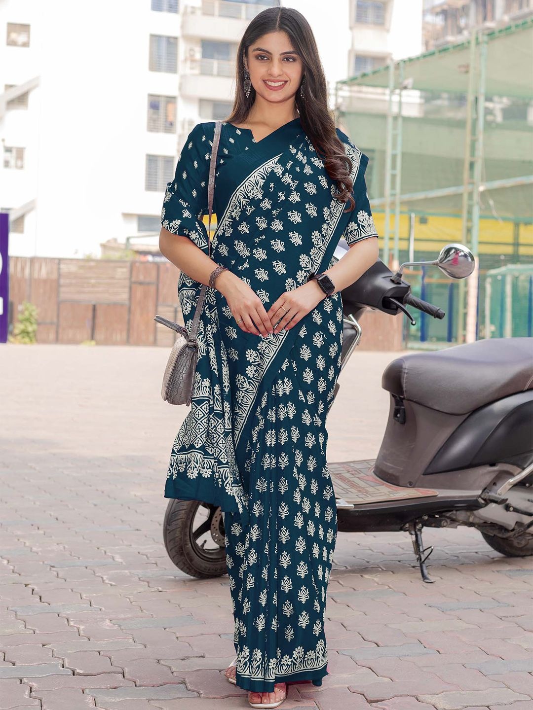 

KALINI Floral Silk Blend Bagru Saree, Teal