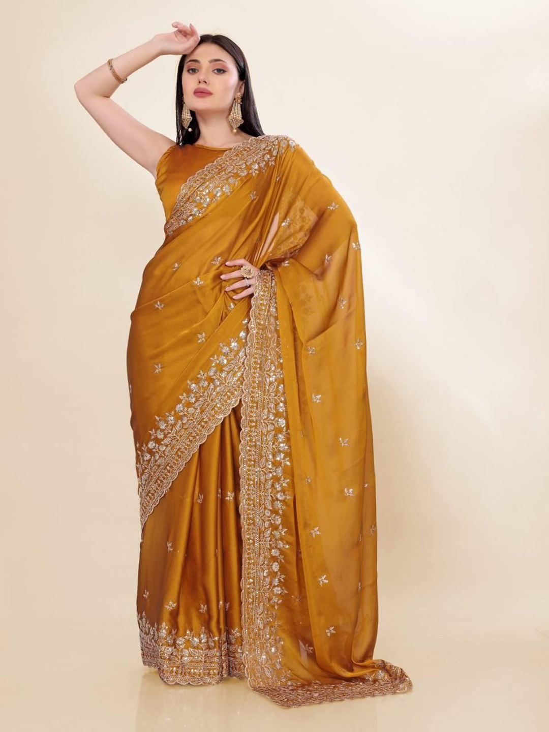 

VenderVilla Floral Sequinned Saree, Gold
