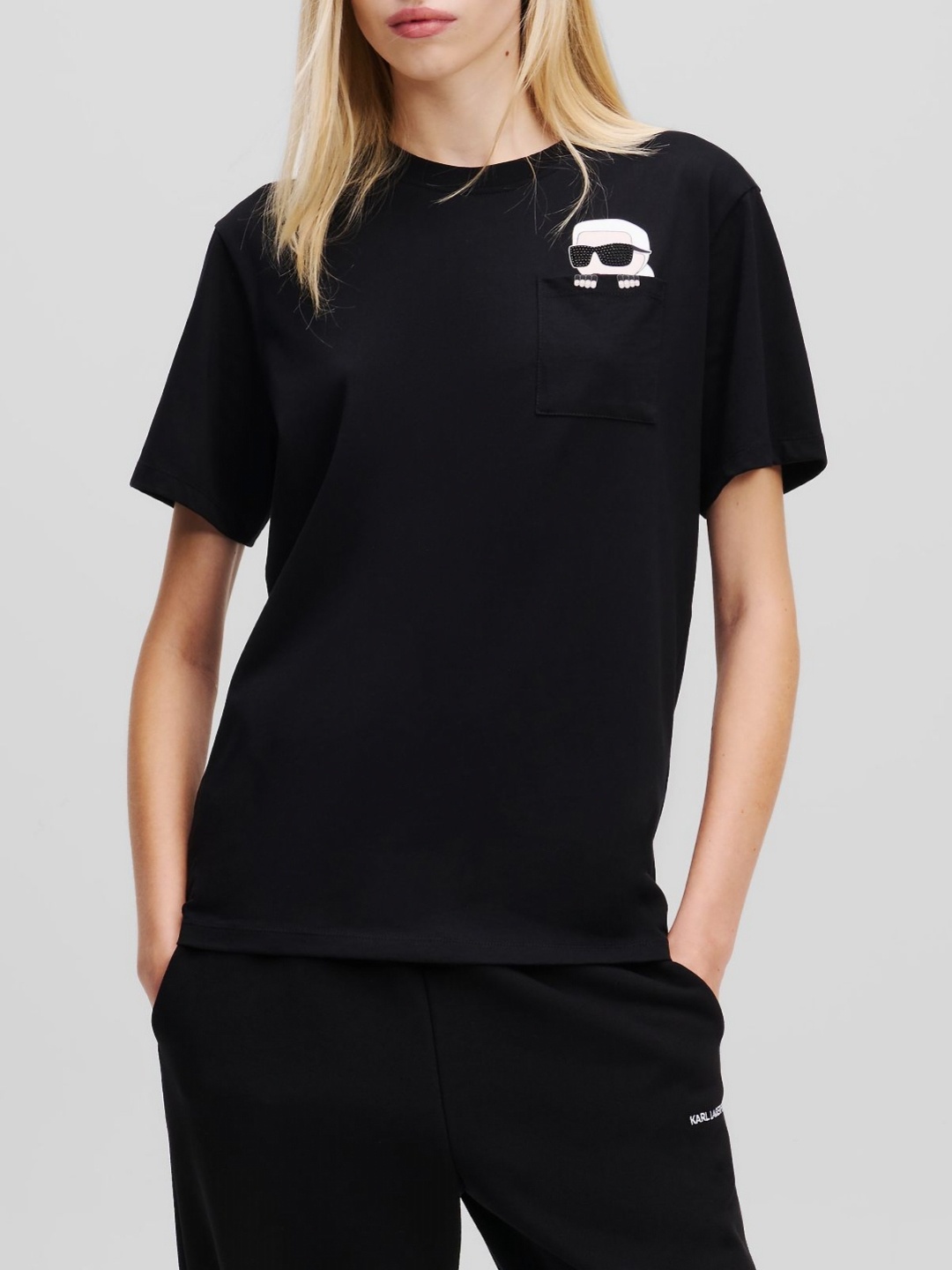 

Karl Lagerfeld Women V-Neck Drop-Shoulder Sleeves Applique T-shirt, Black