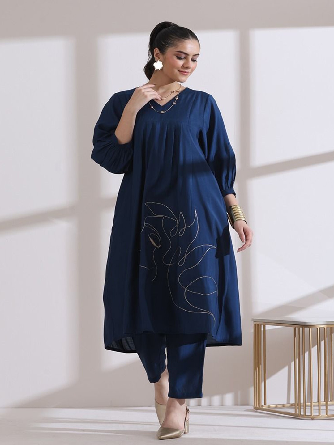 

Swtantra Women Thread Work Pathani Kurta, Navy blue