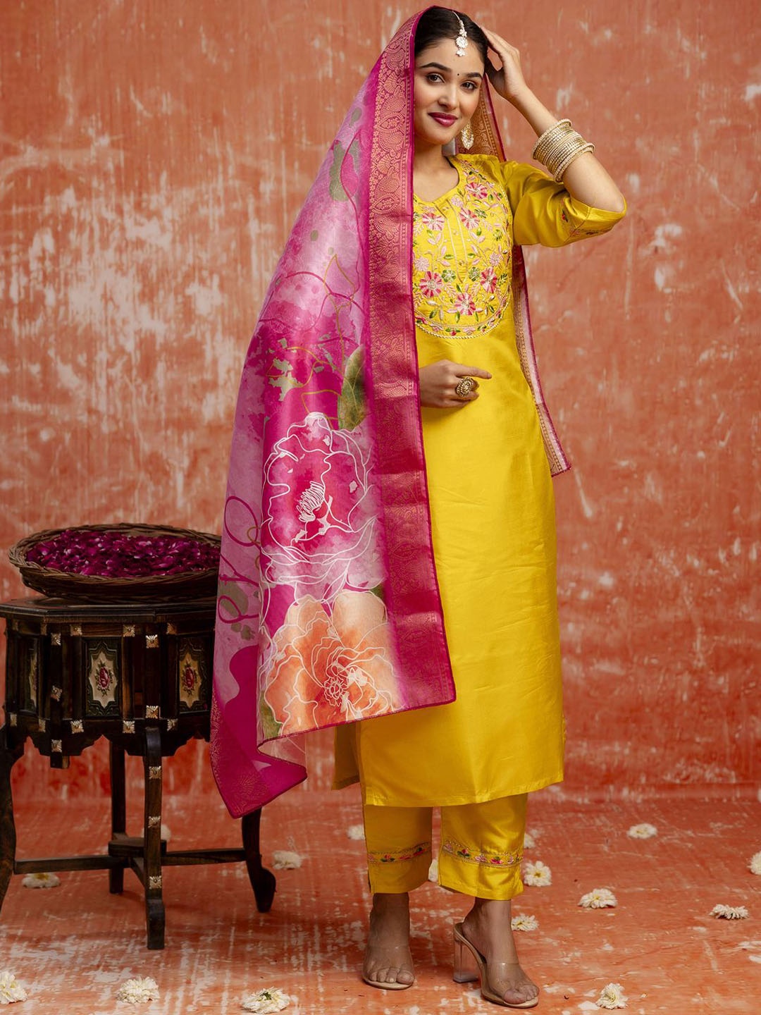 

VredeVogel Women Embroidered Regular Kurta with Trousers & With Dupatta, Yellow