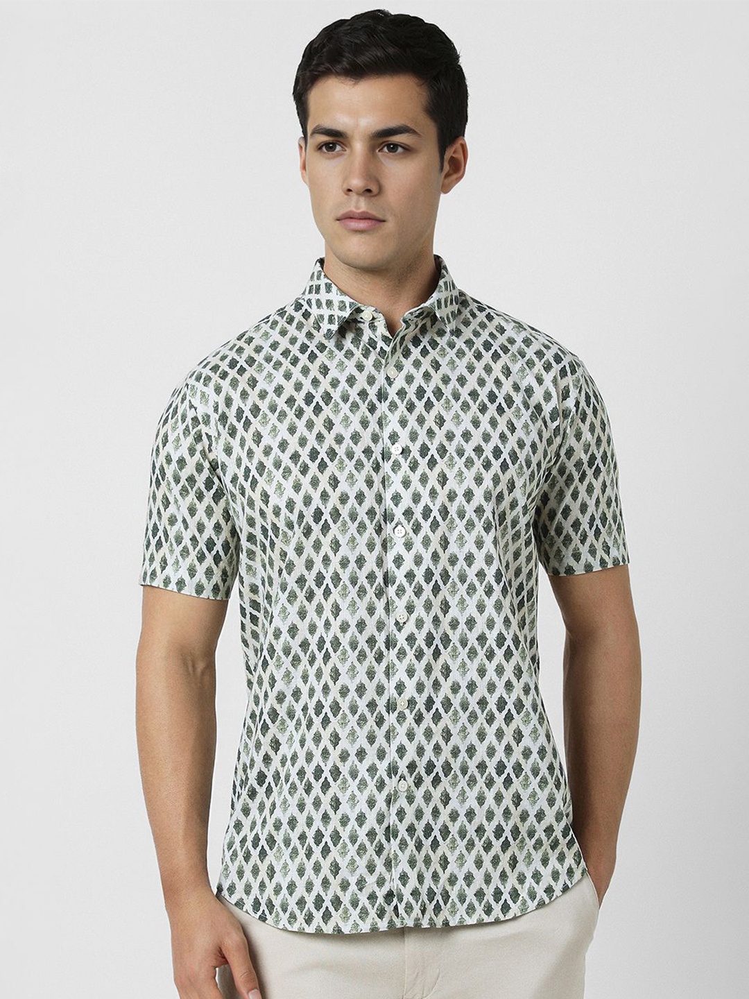 

V Dot Men Slim Fit Opaque Printed Party Shirt, Green