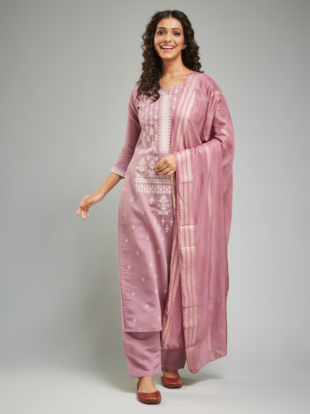 

ORUS Women Printed Regular Chanderi Silk Kurta with Trousers & With Dupatta, Mauve