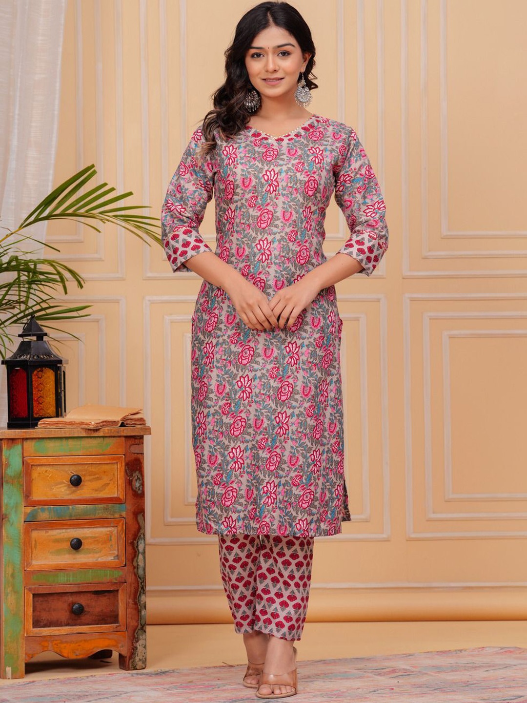 

Moda Rapido Women Floral Printed Regular Kurta with Palazzos, Peach