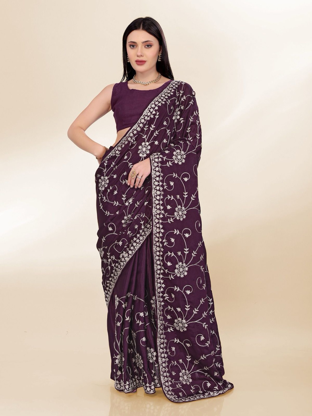 

VenderVilla Floral Sequinned Saree, Burgundy