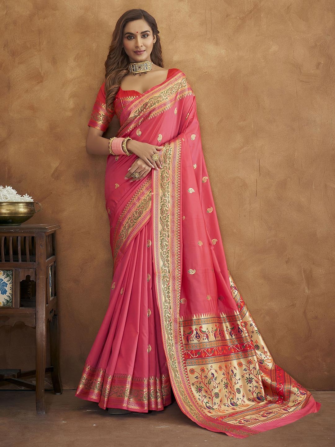 

DIVASTRI Woven Design Zari Silk Blend Paithani Saree, Pink