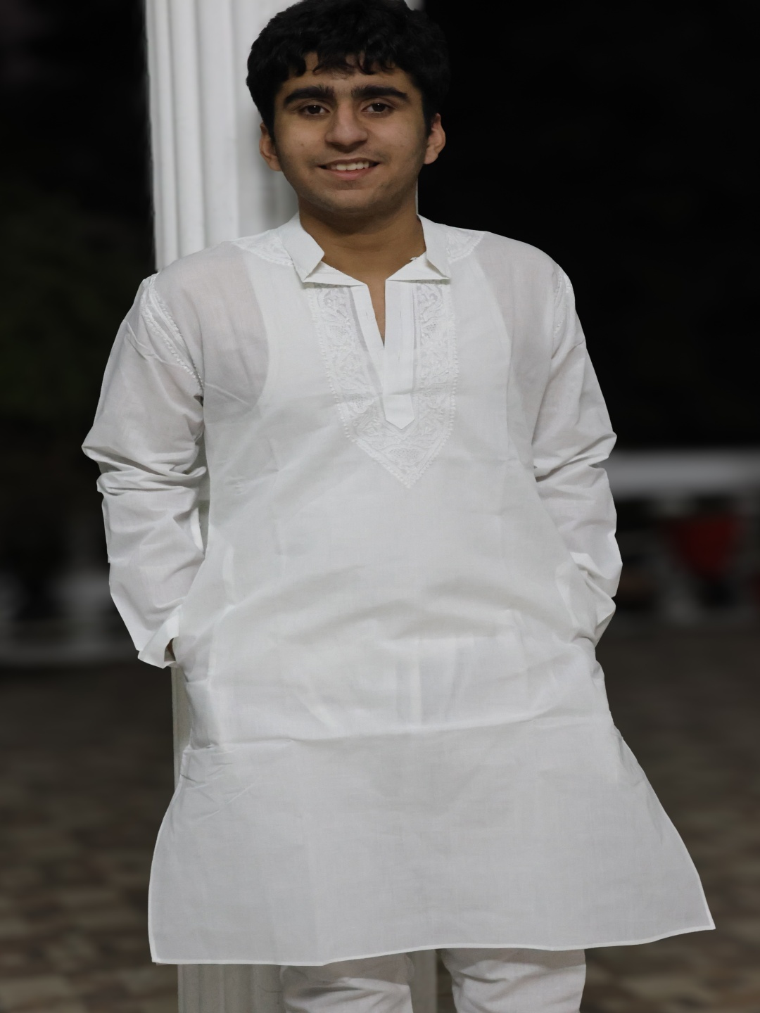 

RAASA DRAPES Men Floral Regular Mukaish Chanderi Cotton Kurta with Trousers, White