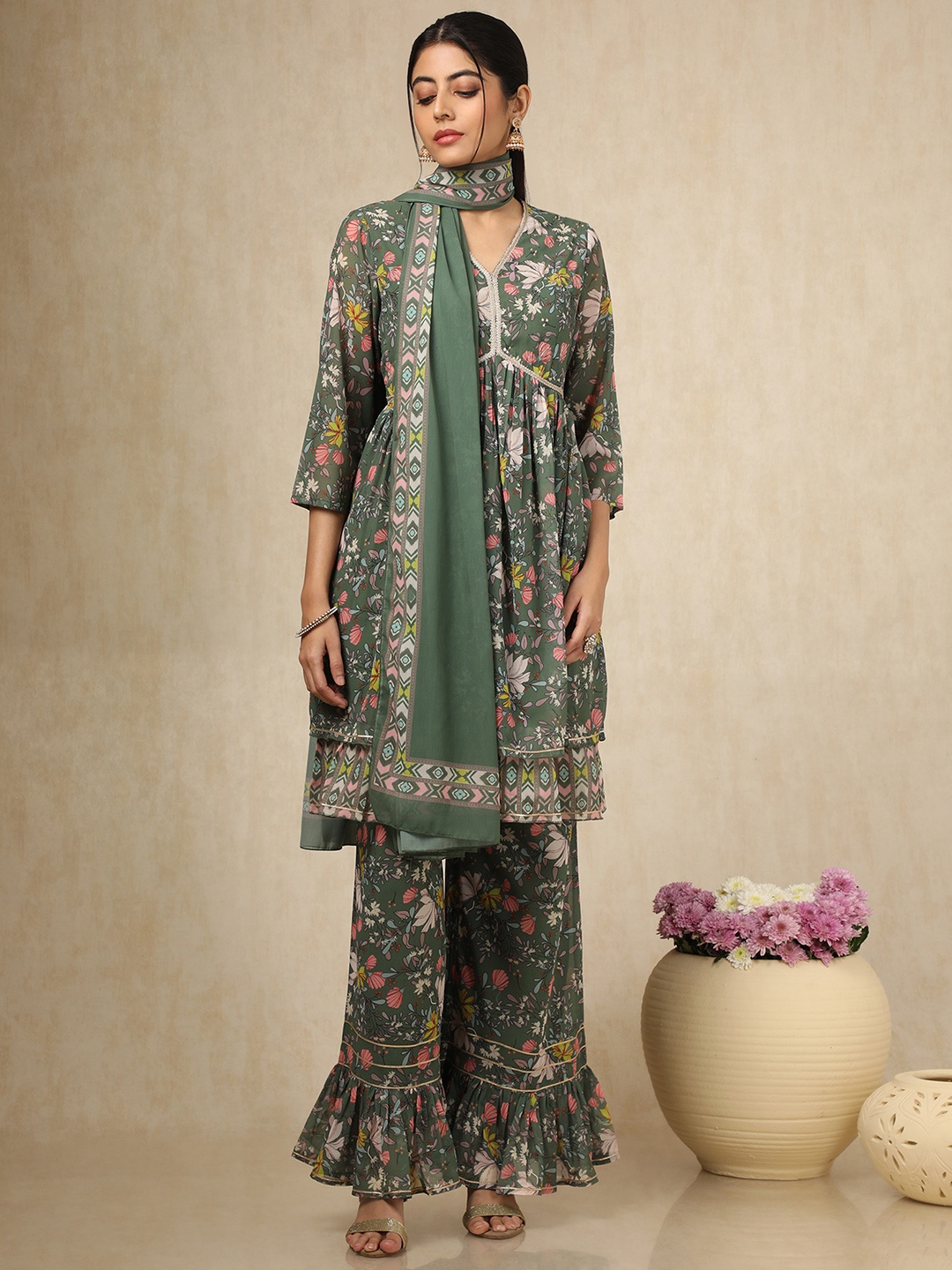 

Soch Women Floral Printed Regular Beads and Stones Kurta with Palazzos & With Dupatta, Green