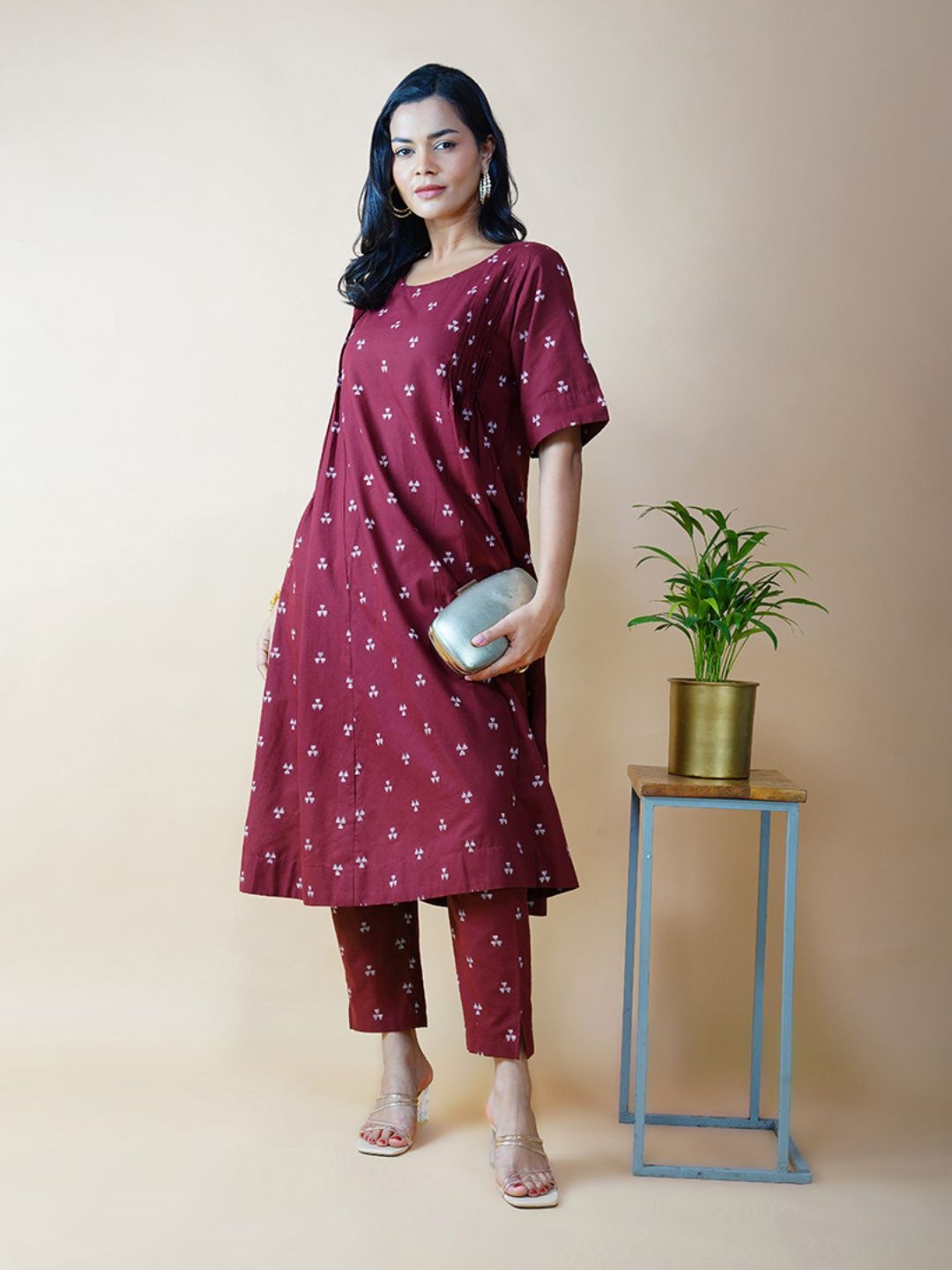 

AKISO Women Floral Regular Pure Cotton Kurta with Trousers, Maroon