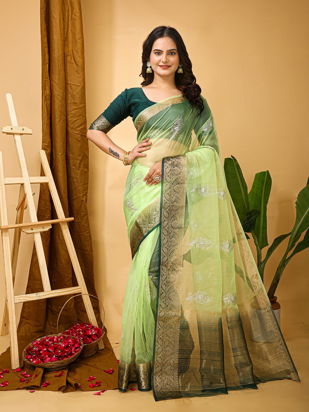 

DIVASTRI Ethnic Motifs Zari Tissue Saree, Green