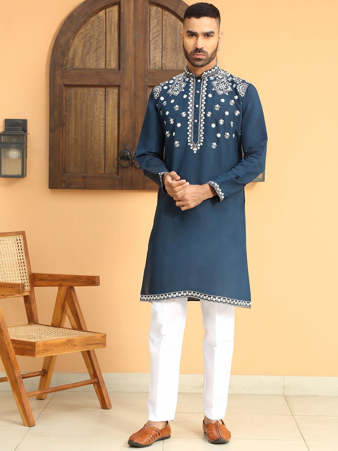 

KRAFT INDIA LUXE Men Ethnic Motifs Embroidered Regular Sequinned Kurta with Trousers, Blue
