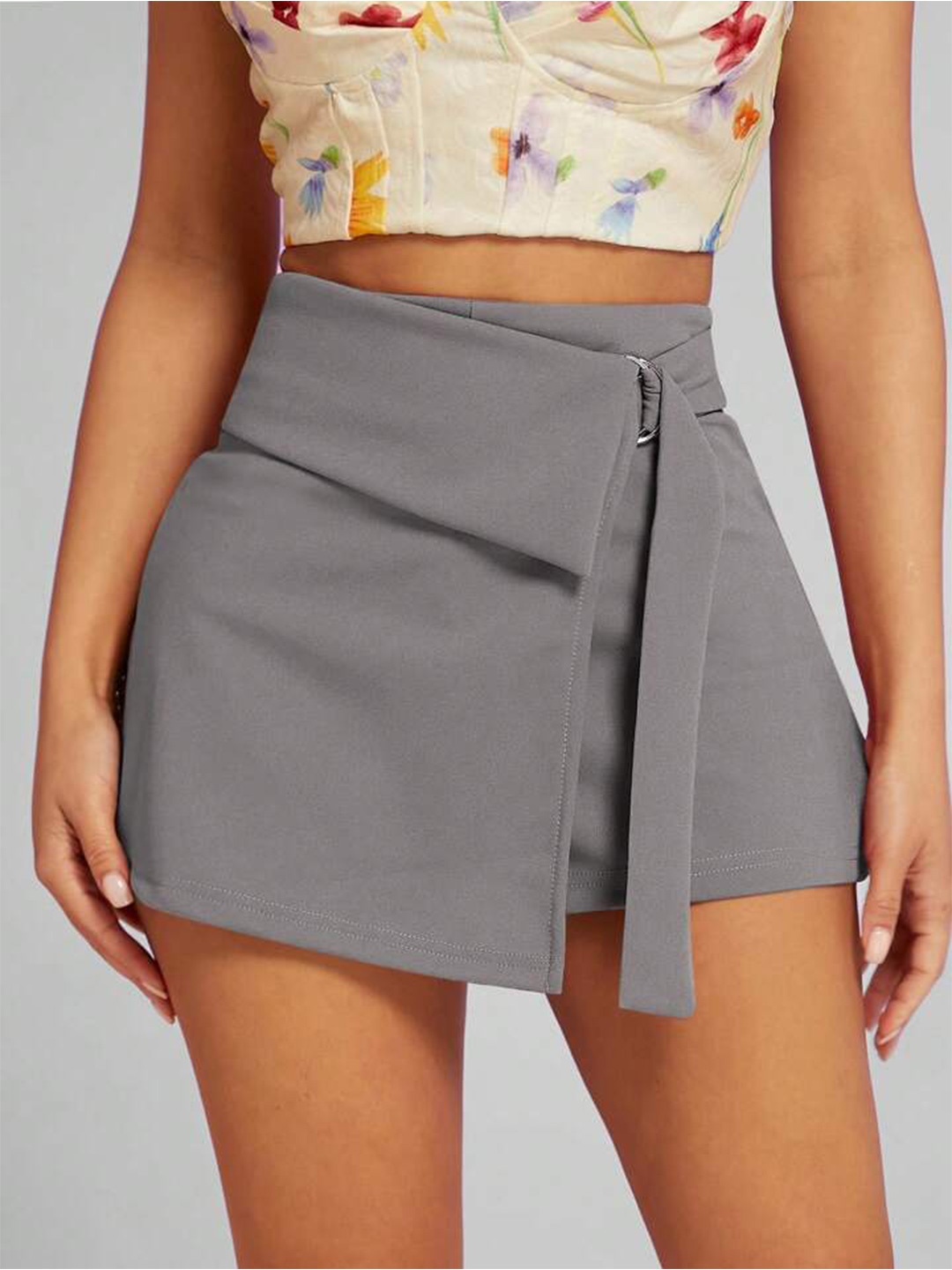 

The Roadster Lifestyle Co Adjustable Waist Mini Flapskort, Grey