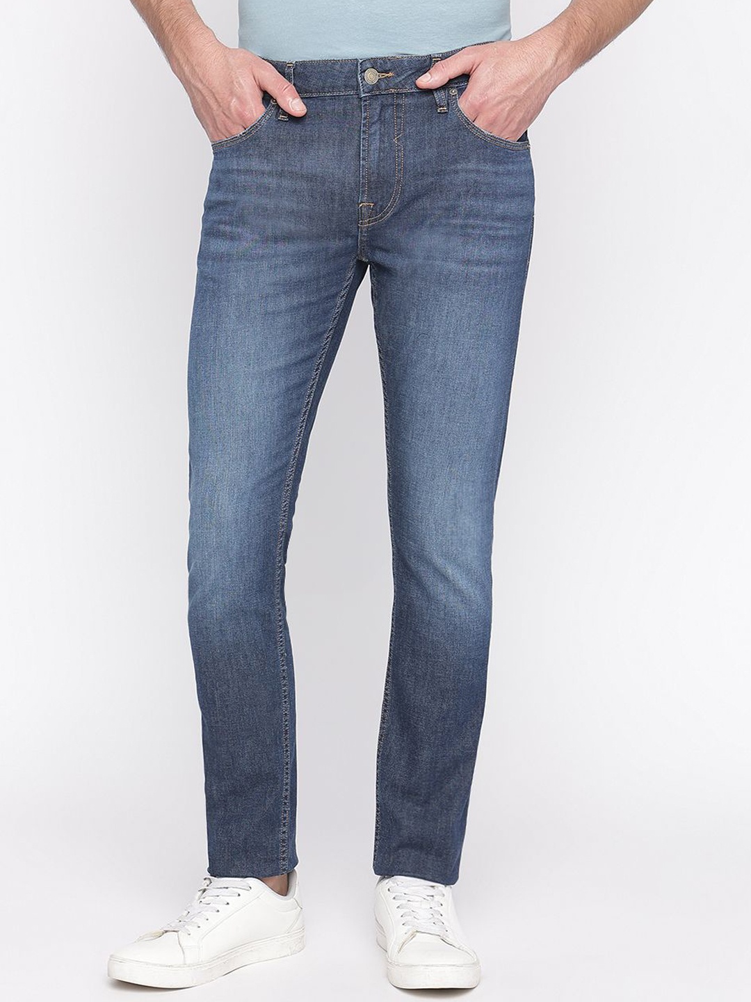 

GUESS Men Skinny Fit Light Fade Jeans, Blue