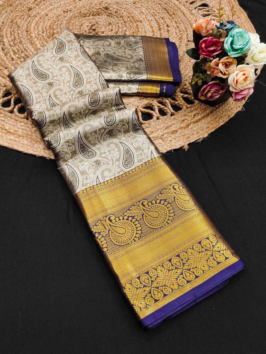 

SILKWEAR Paisley Zari Pure Silk Kanjeevaram Saree, Black