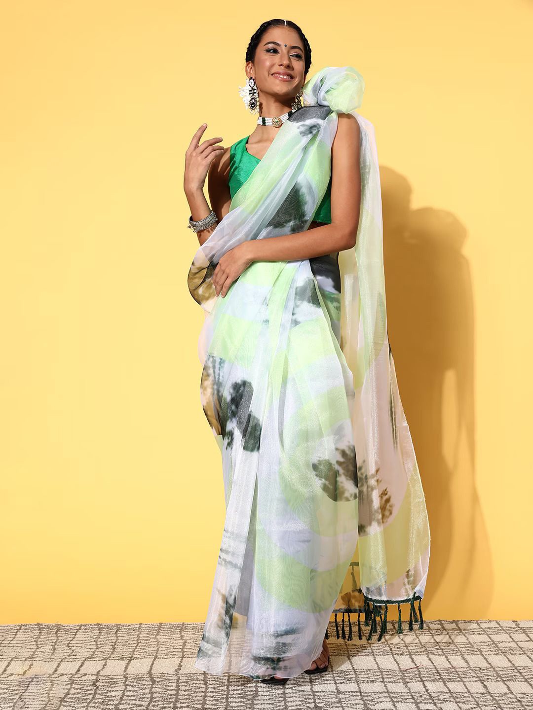 

DIVASTRI Tie and Dye Organza Saree, White