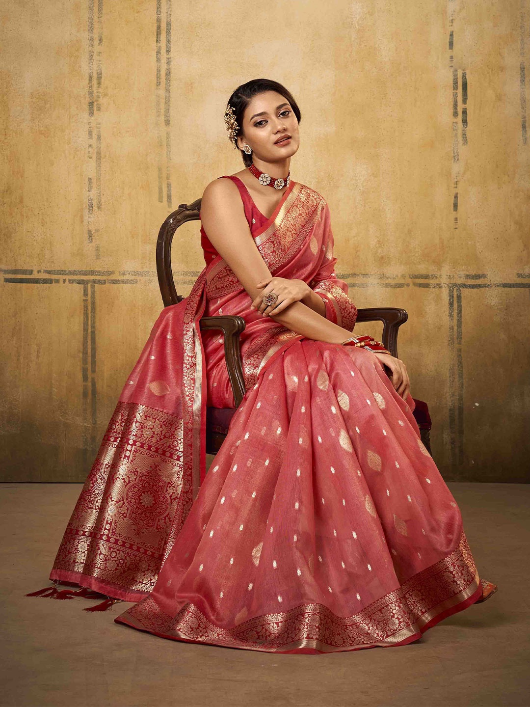 

DIVASTRI Woven Design Zari Silk Blend Saree, Pink